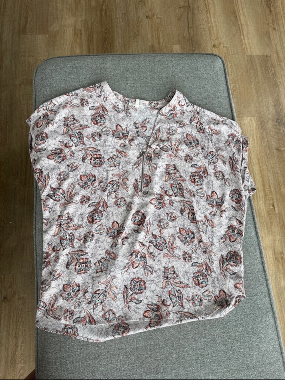 Maurices Heather Gray Floral Print Short Sleeve Blouse